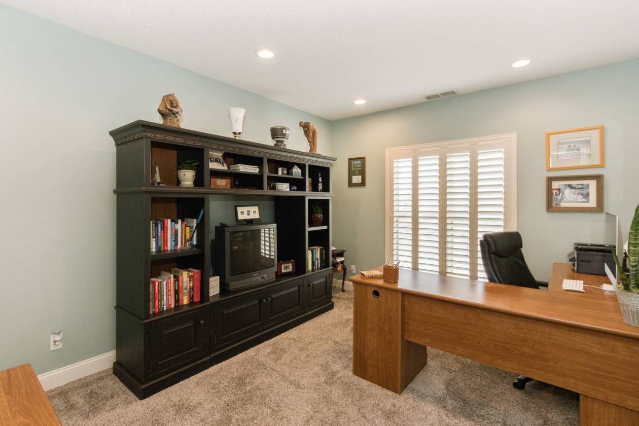 Horse farm for sale Solon, Johnson County, Iowa horse property