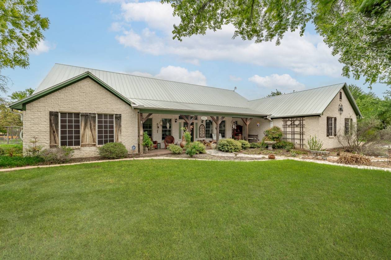 Horse Property for sale.
