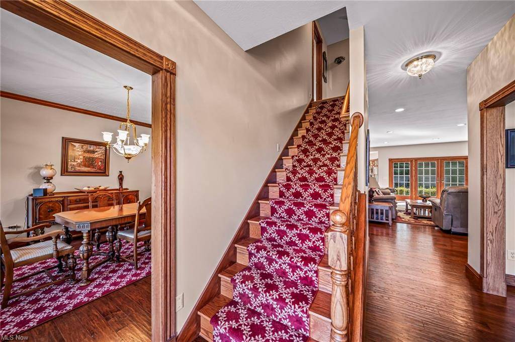 EQUESTRIAN COUNTRY ESTATE WITH CUSTOM HOME & BARN ON BEAUTIFUL PARK-LIKE SETTING - photo 17