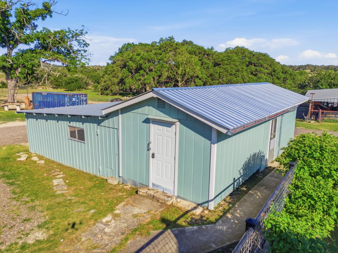Luxury Hill Country Farmhouse | 10 Acres - photo 25