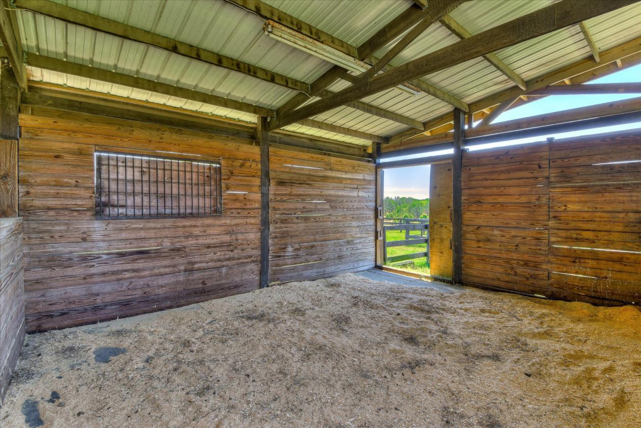 Exceptional 18.25-acre equestrian property - photo 21