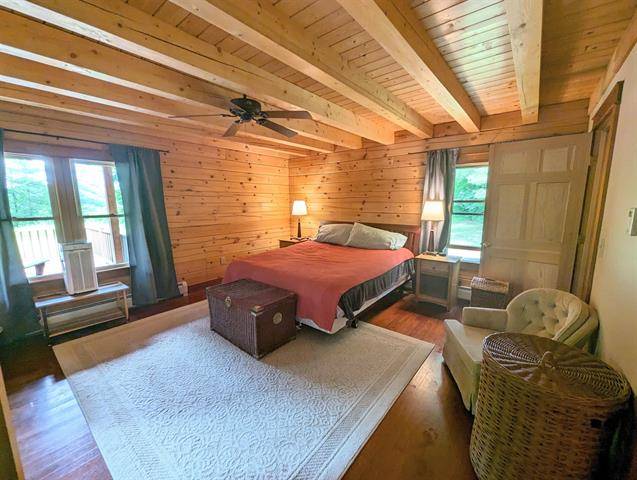 Beautifully crafted log cabin with lake frontage - photo 9