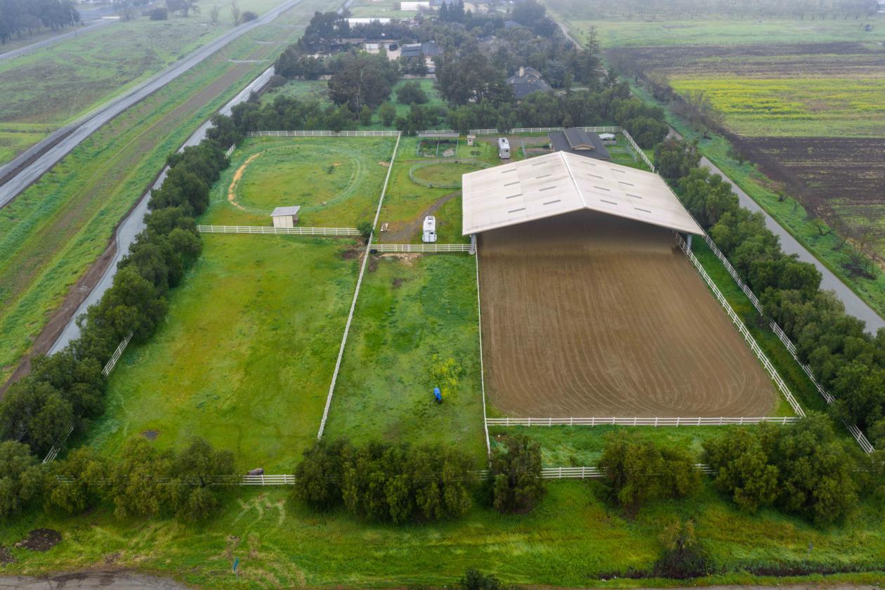 Spectacular, Private Horse Facility - photo 3