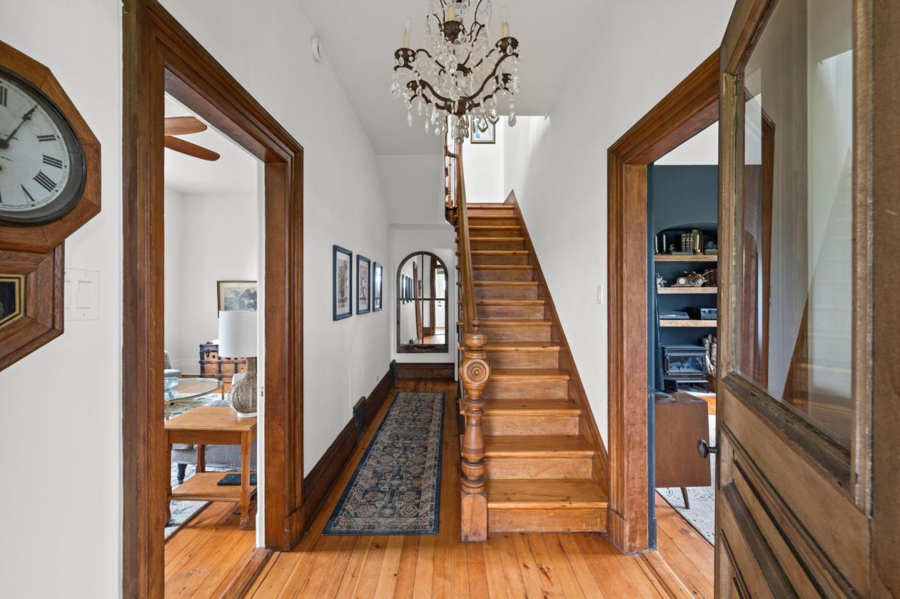 Turnkey equestrian farm w/renovated house/barns! - photo 20