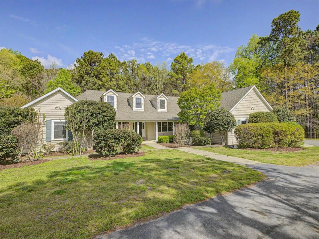 Exceptional Turnkey Equestrian Farm - photo 4