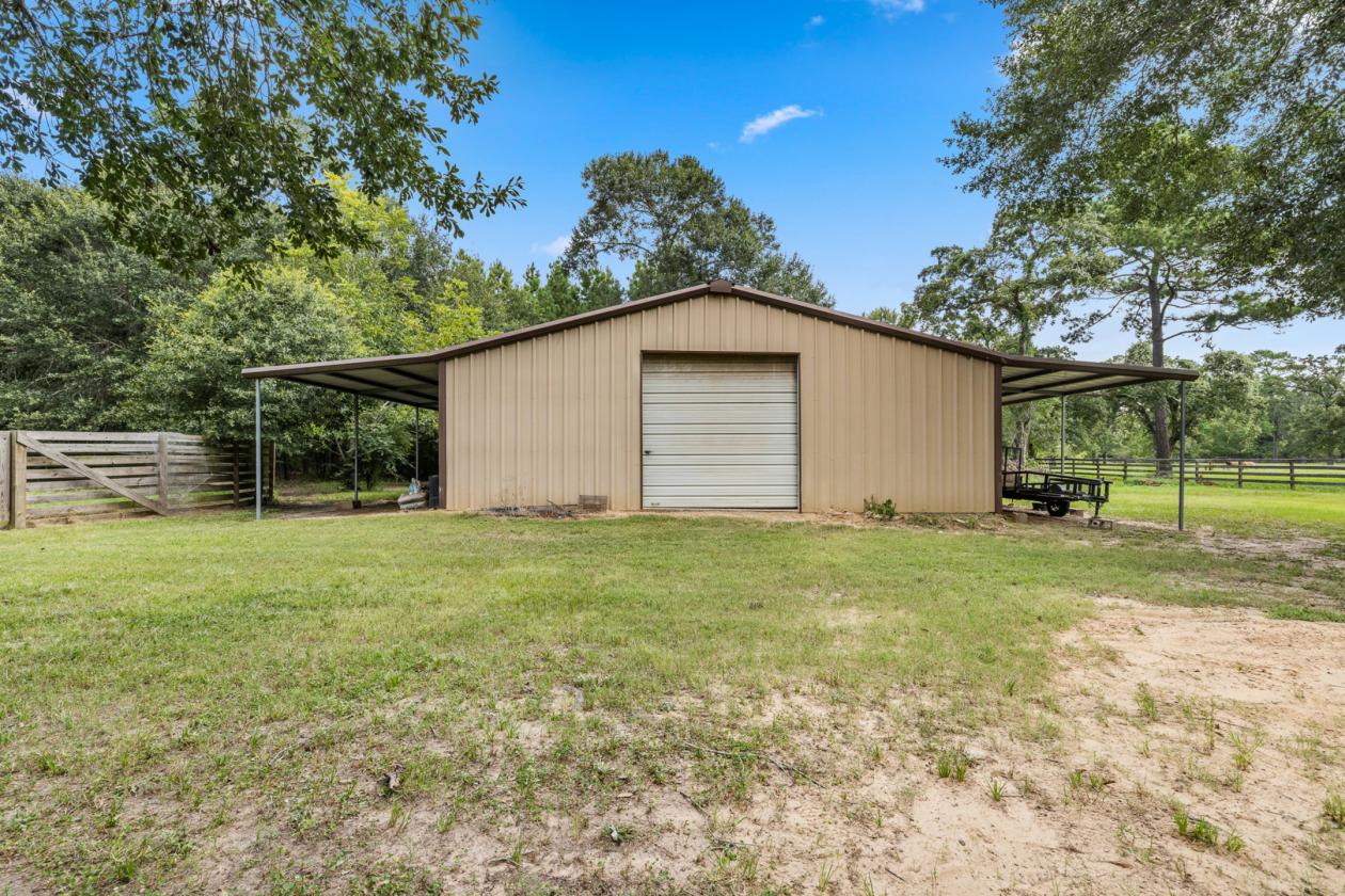 EXCEPTIONAL COUNTRY ESTATE READY FOR HORSES - photo 4