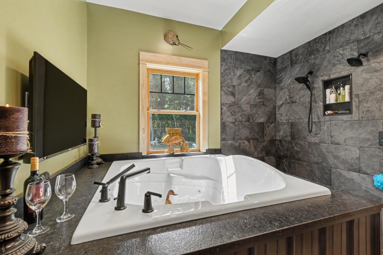 Gorgeous home with equestrian amenities - photo 27