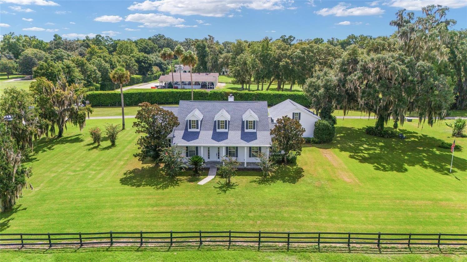 Dual-Residence Estate on 8+ Acres - photo 3