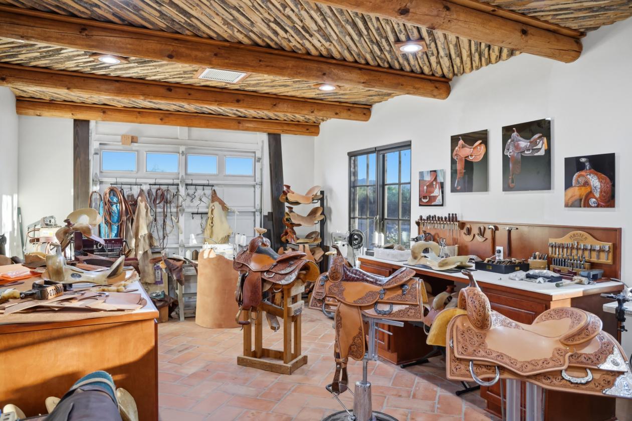 Refined Equestrian Estate - photo 27