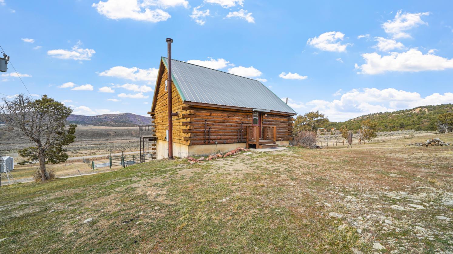 Rustic Log Cabin with Panoramic Views - photo 23