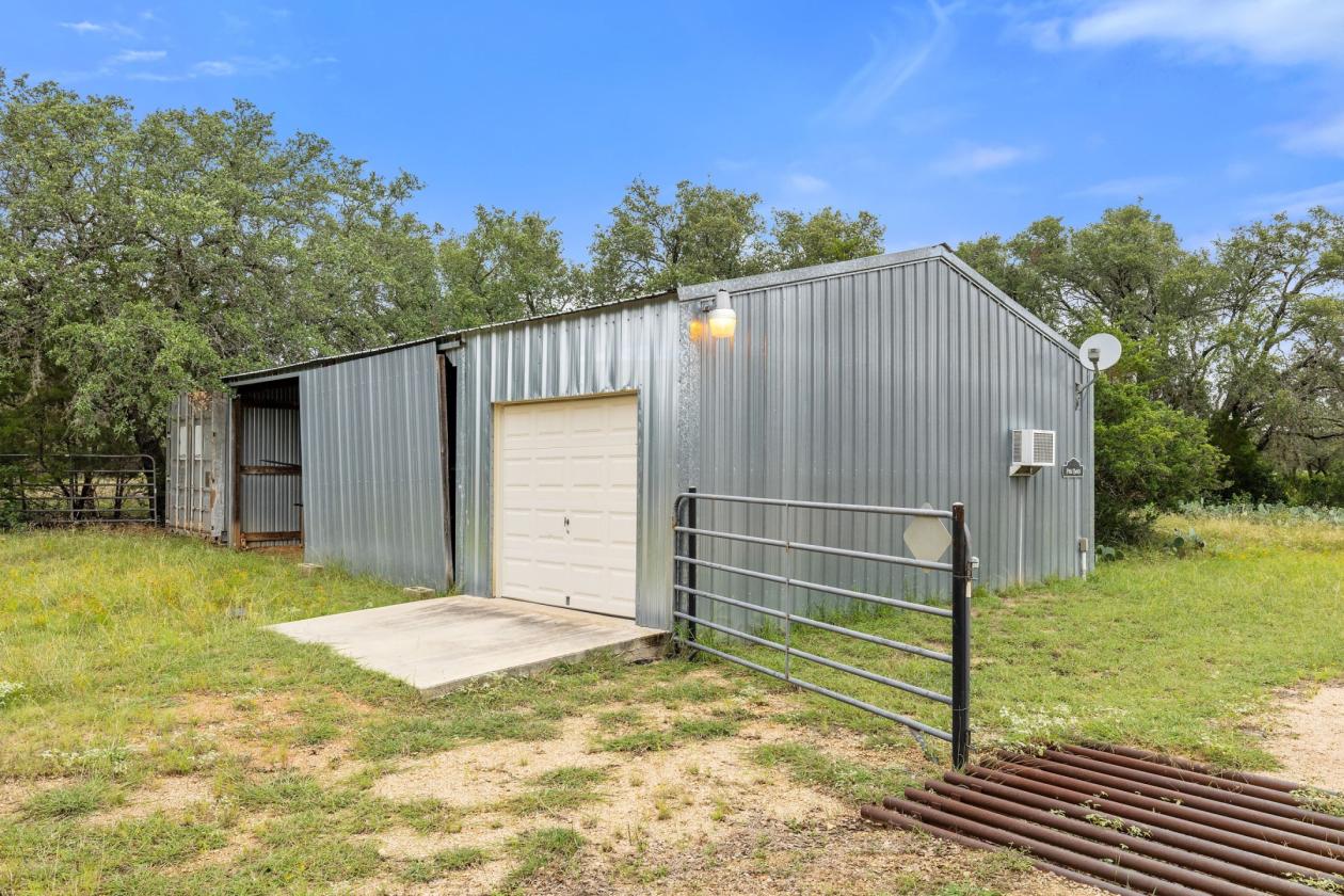 Rocking V Ranch | Turn-Key Hill Country Ranch - photo 27