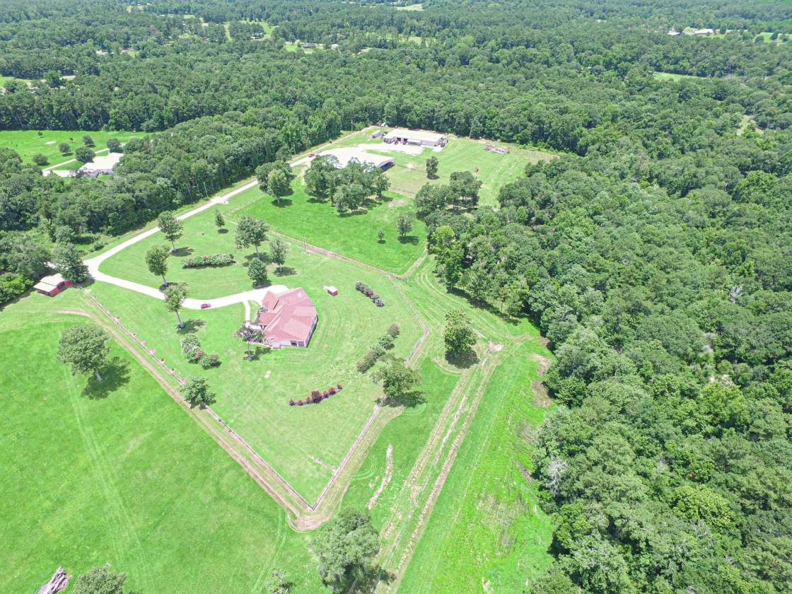 Stunning Home and Equestrian facility - photo 4