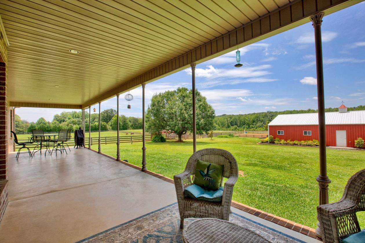 to Longview Farm a turnkey horse farm Elon, Caswell County