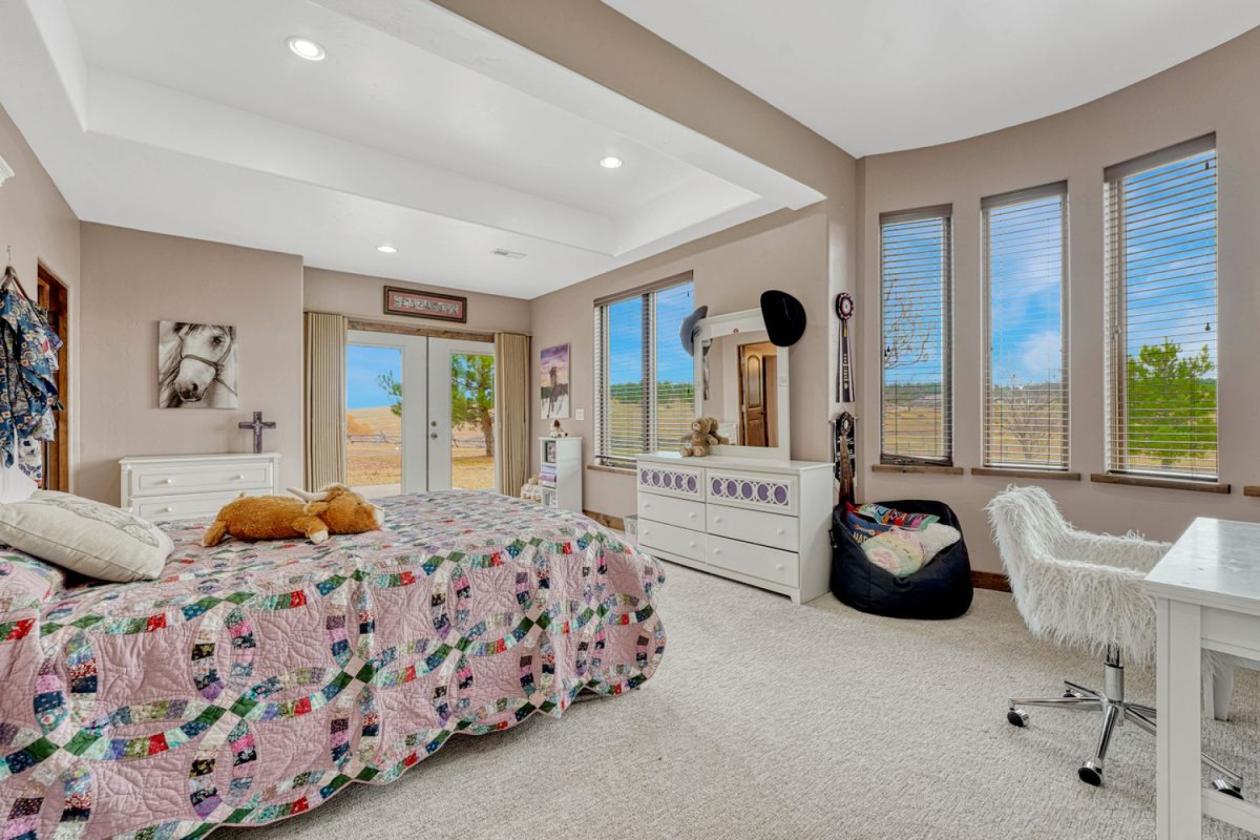 Timeless Equestrian Living Made for Entertaining - photo 26