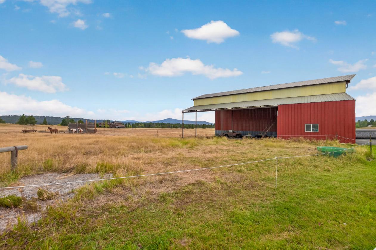 Horse Property in a mountain town - photo 6