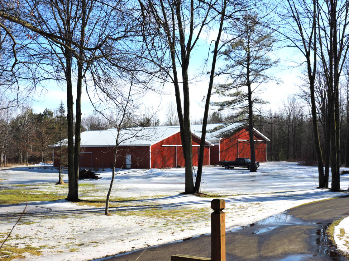 FOR THE DISCRIMINATING EQUESTRIAN Includes Amish Built Indoor Riding
