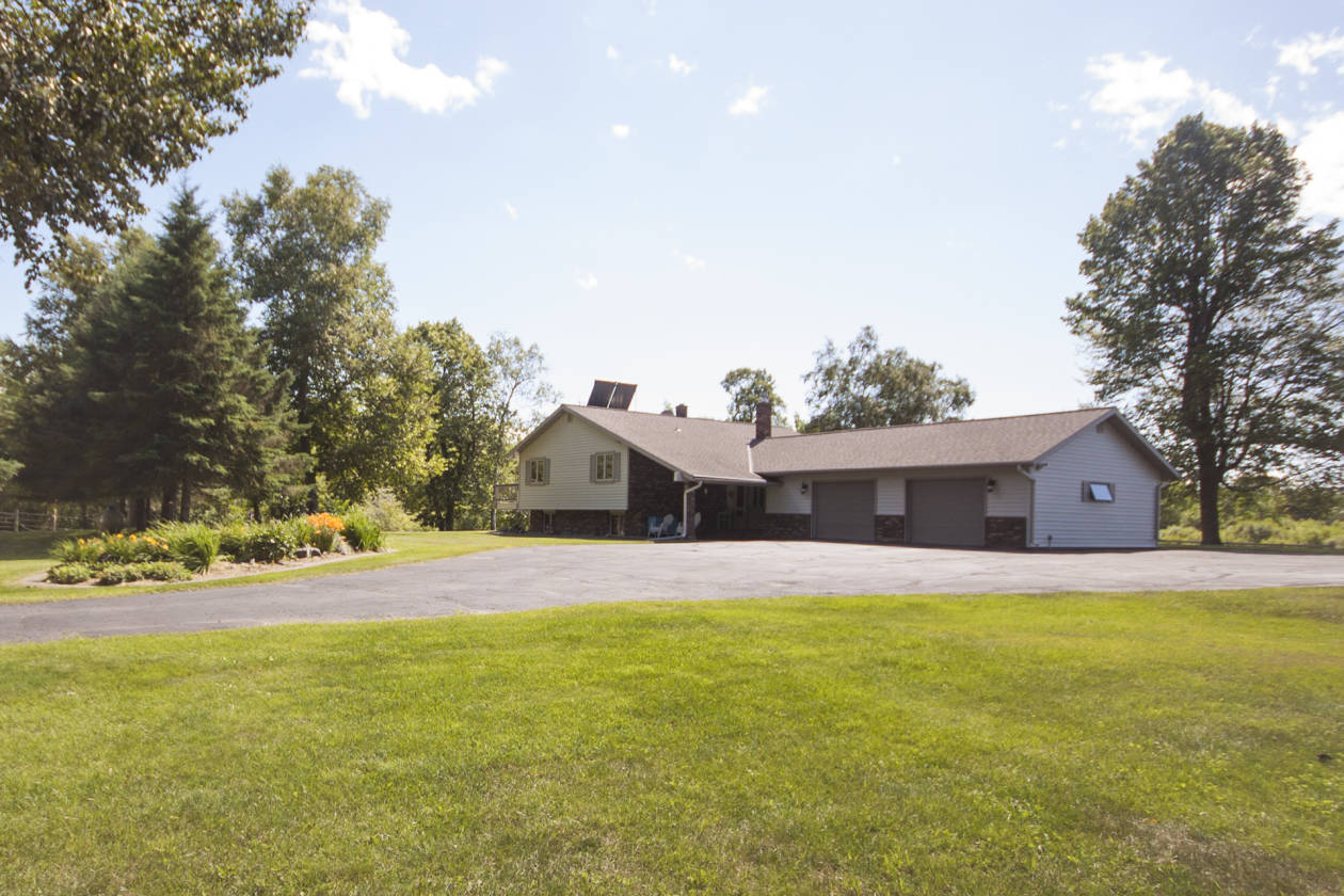 Exceptional Property Wrenshall, MN. Pristine home, Indoor Arena, add'l