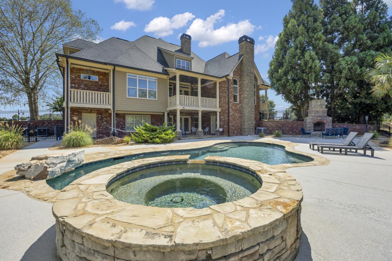 Luxury Country Estate on 15.6 Acres - photo 4