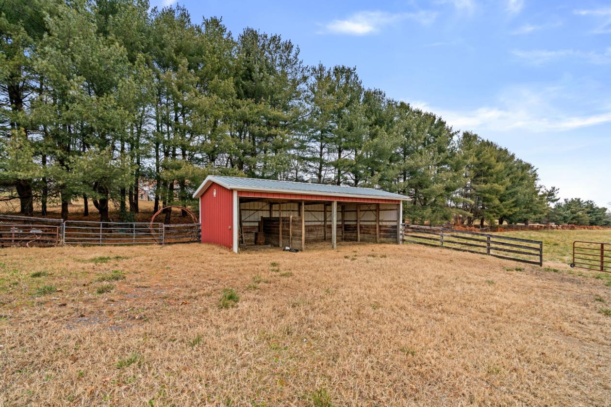 94 ACRES - 2 POLE BARNS - LUXURY ESTATE - photo 22