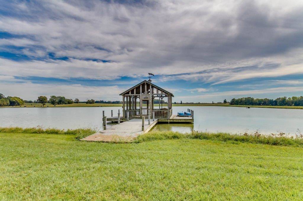 Beautiful equestrian, bass fishing and recreational Property in