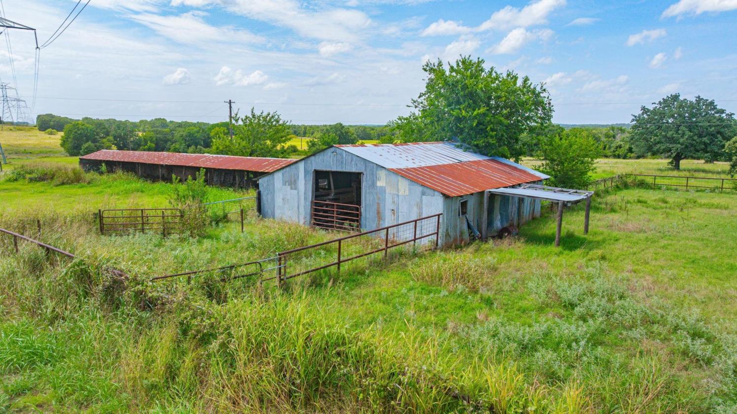 Turnkey Ranch Property With Coastal Fields!! - photo 12