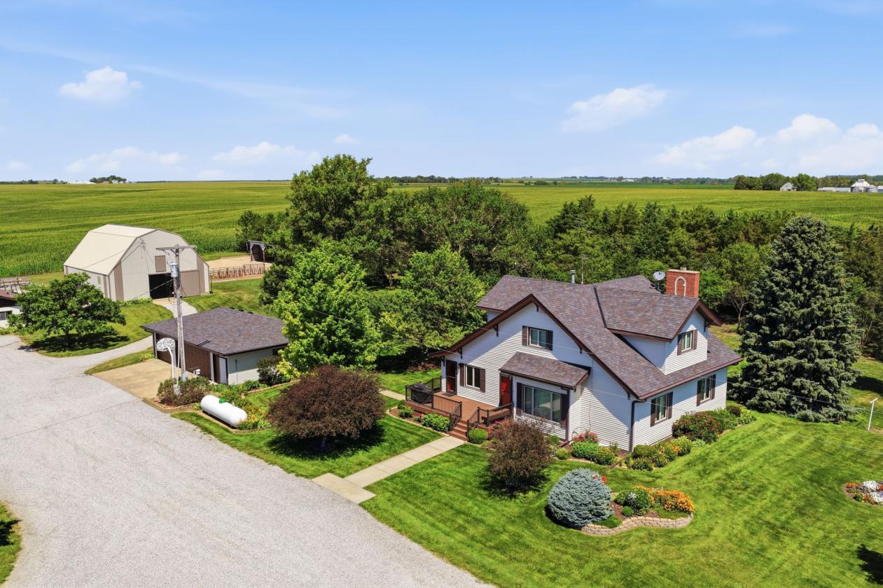Meticulously Well Maintained Acreage! - photo 7