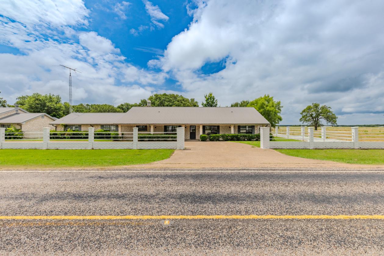 DIAMOND D RANCH EQUESTRIAN ESTATE - photo 3