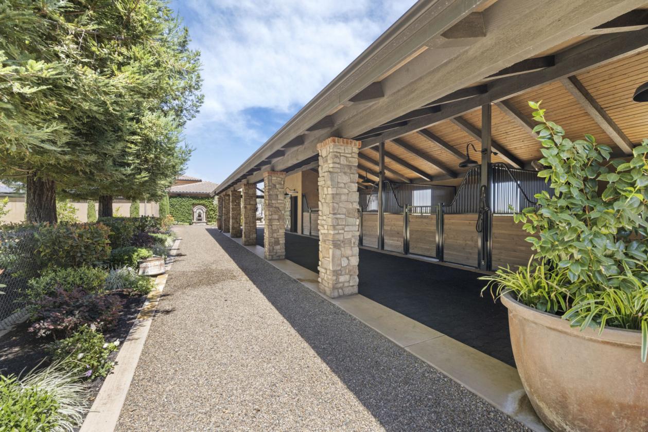 Luxury Equestrian Estate - photo 26