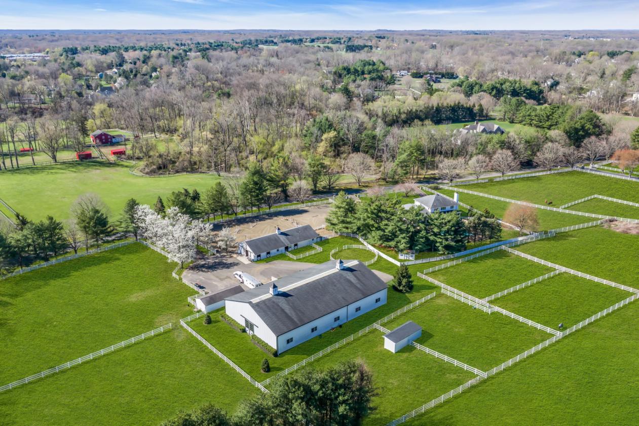 Remarkable Equestrian Estate on 6 Acres - photo 4