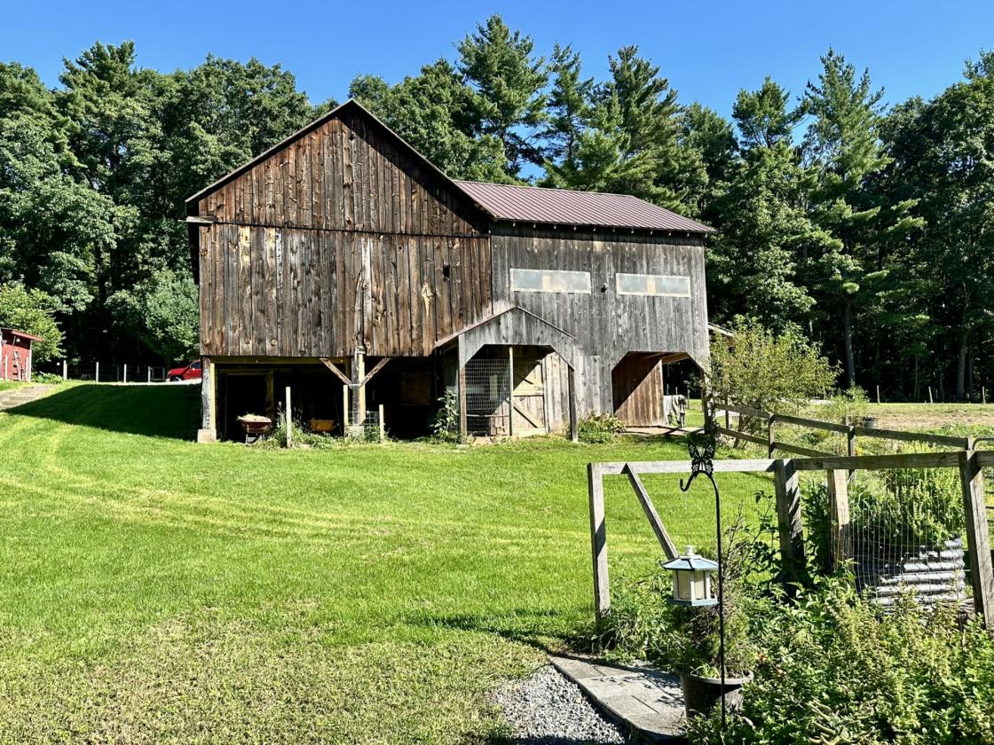 Horse farmette fully restored, 6 stall bank barn - photo 8