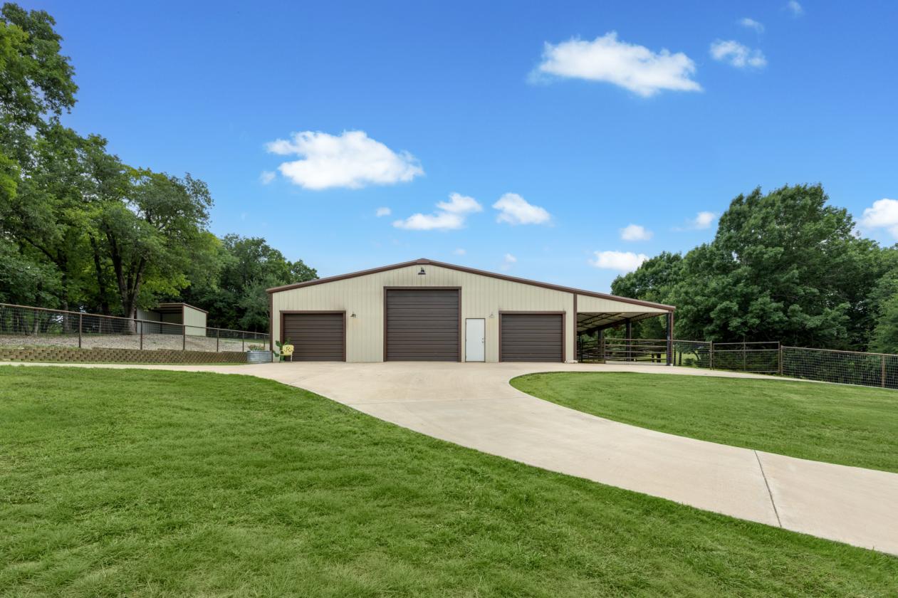 Luxury Ranch Retreat on 11.66 Acres near Dallas - photo 23