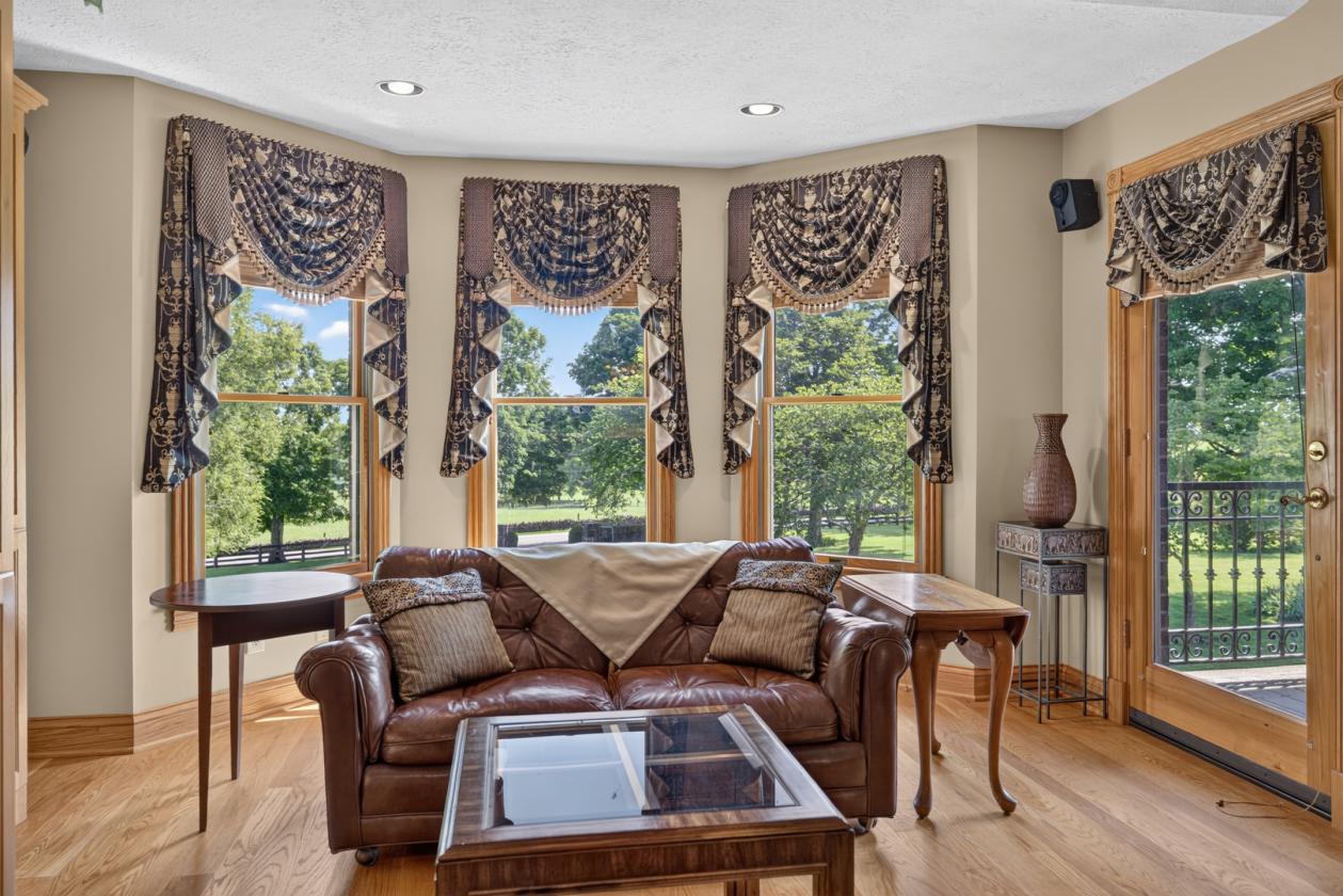 Luxury Estate with 48 acres - photo 27
