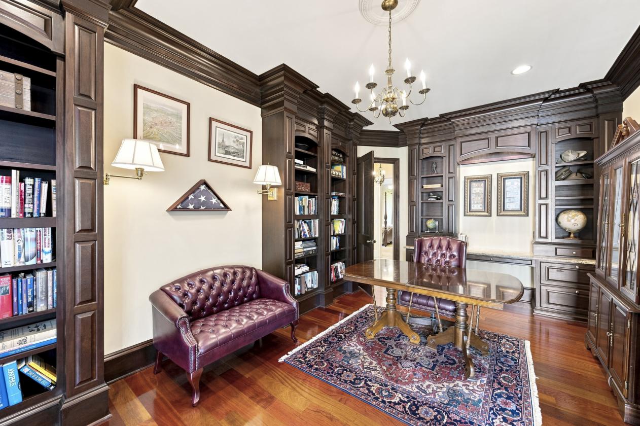 Meticulously Maintained Private Southern Estate - photo 15