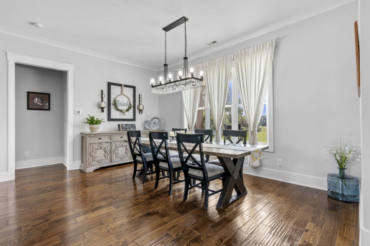 Modern Farmhouse on 18.9 acres with new venue - photo 10