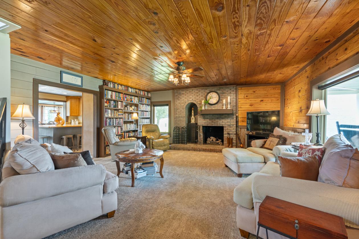 41-ACRE HORSE PROPERTY | 11 STALL BARN & ARENA - photo 8