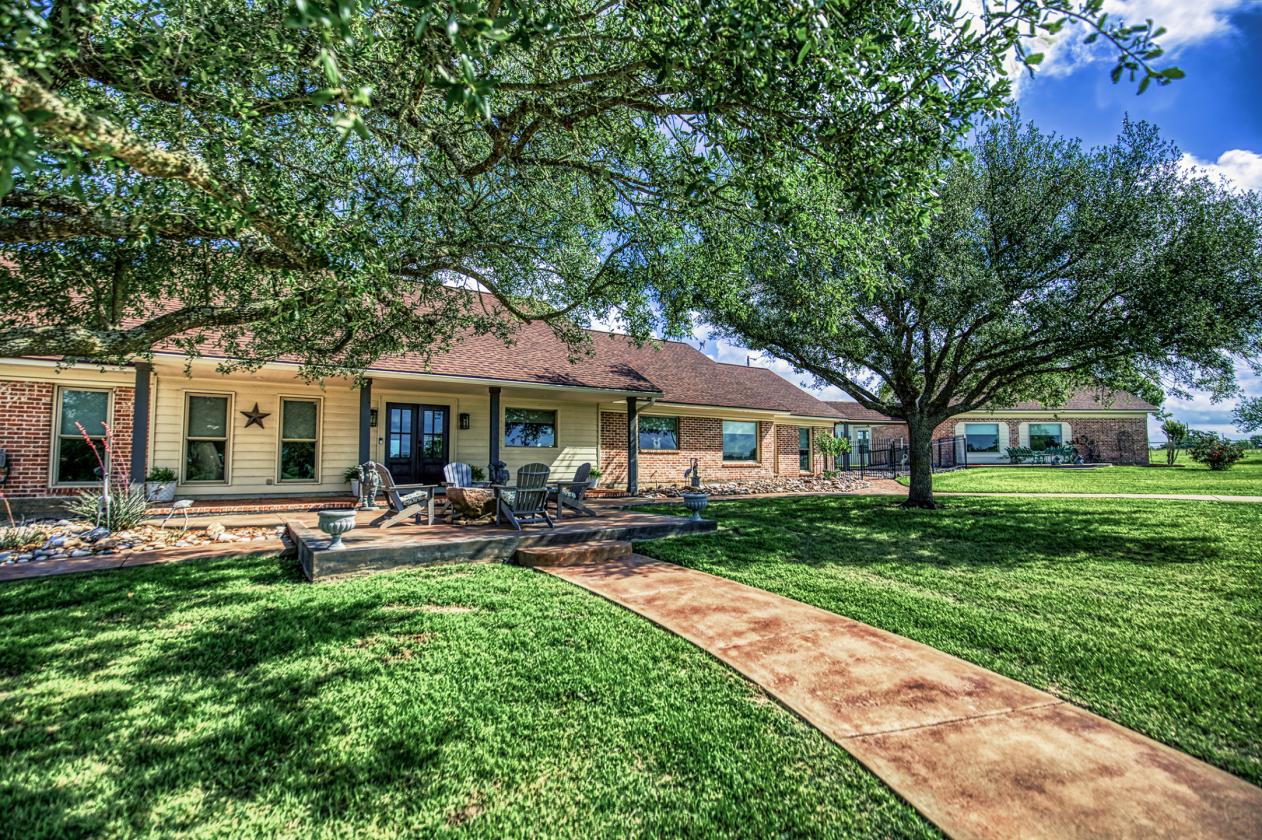 119-Acre Ranch with Multiple Living Quarters - photo 4