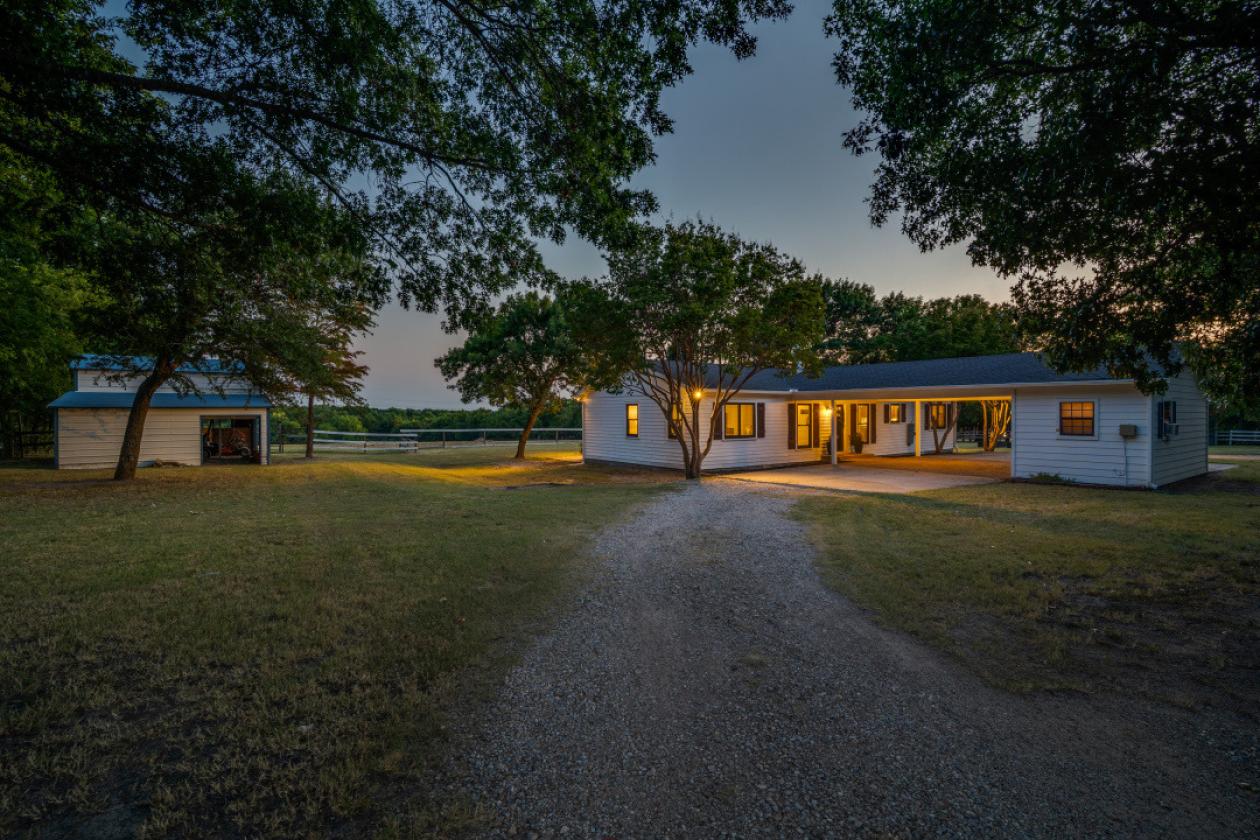 5.57 Secluded Acres Outside of the City Limits - photo 28