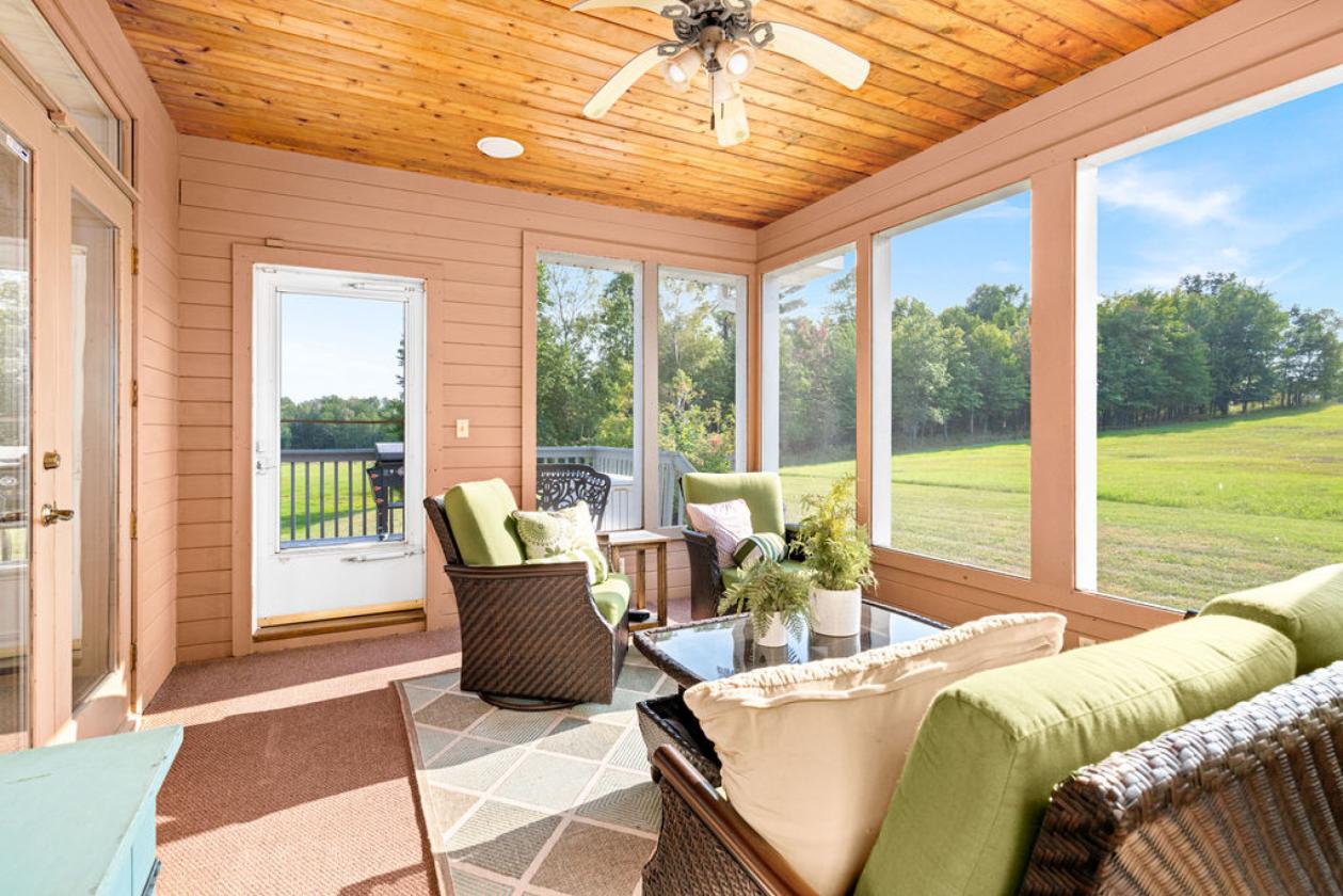 Turnkey Country Estate with Barns, Pasture & Eques - photo 29