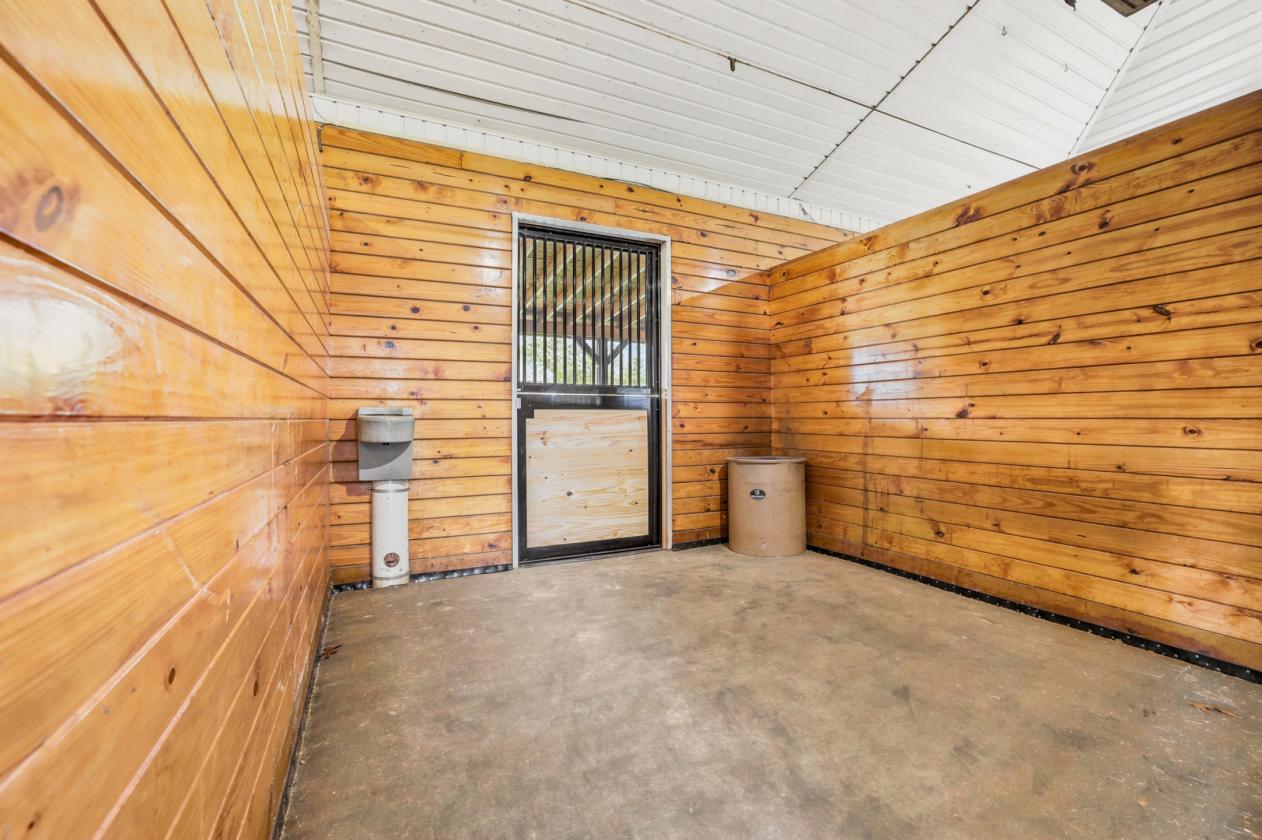 Thoughtfully Designed Luxury Equestrian Estate - photo 4