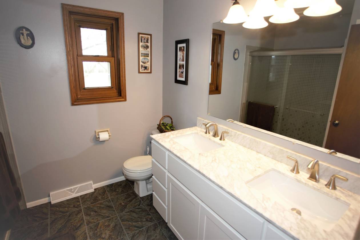 Stately Equestrian Farm on 20 acres Waukesha, Waukesha County