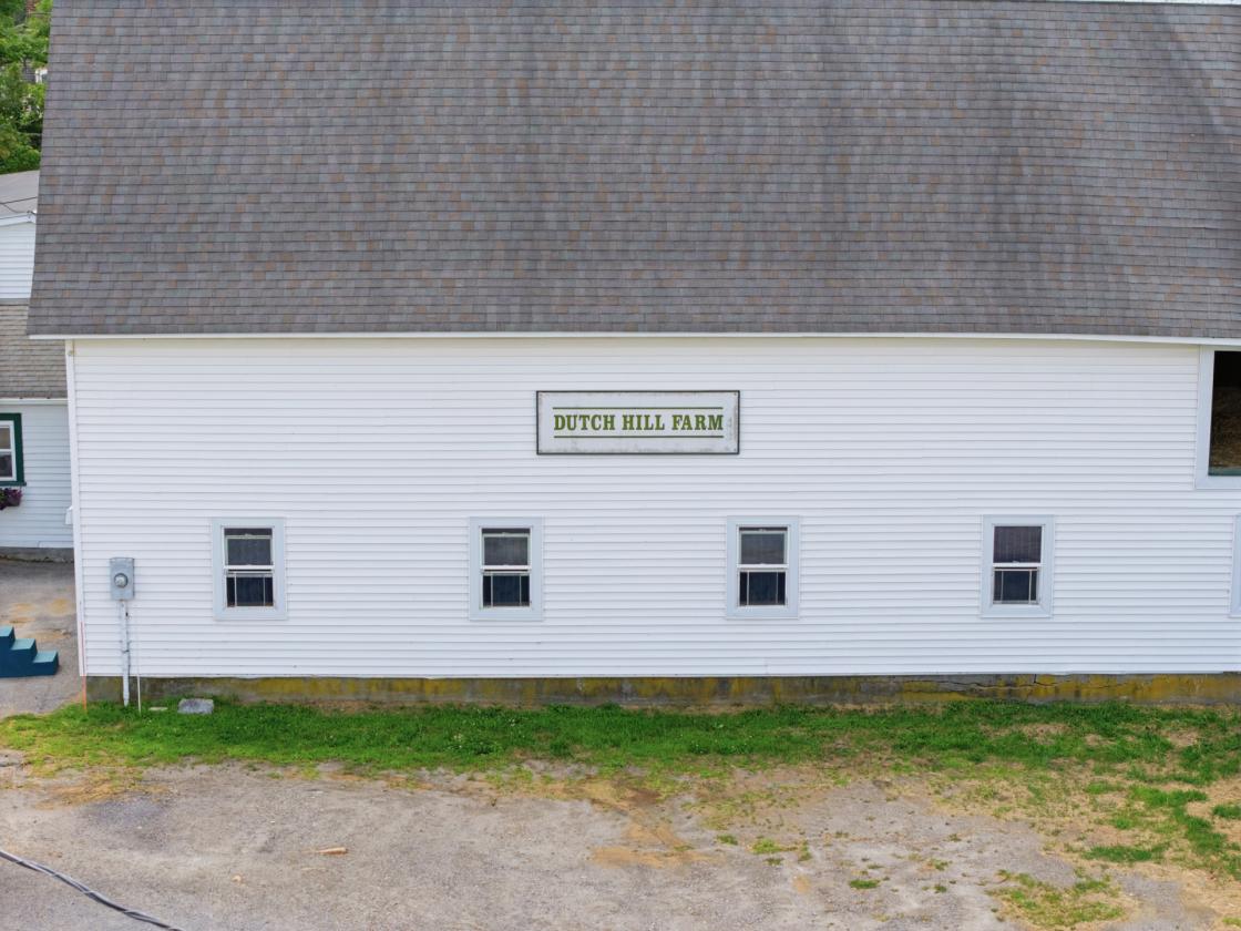 Horse farm with indoor arena & distant views - photo 18
