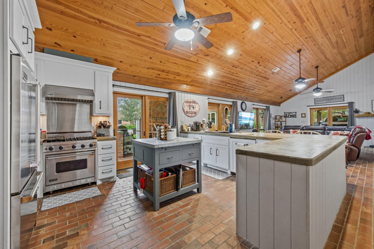 Extraordinary Luxury Equestrian Retreat on 7.1 AC - photo 22