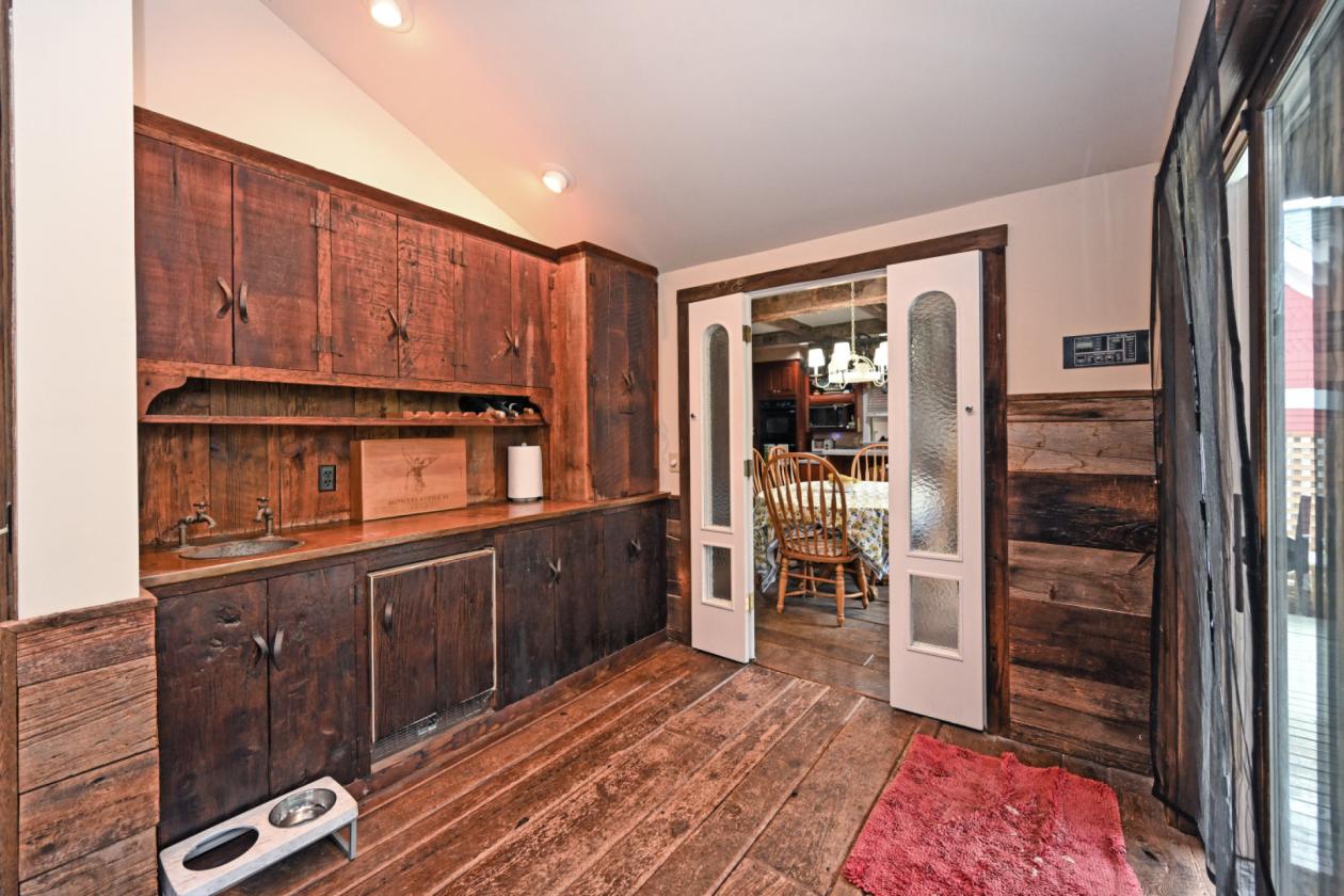 Luxury Equestrian Horse Ranch w/ 6-stall barn! - photo 17