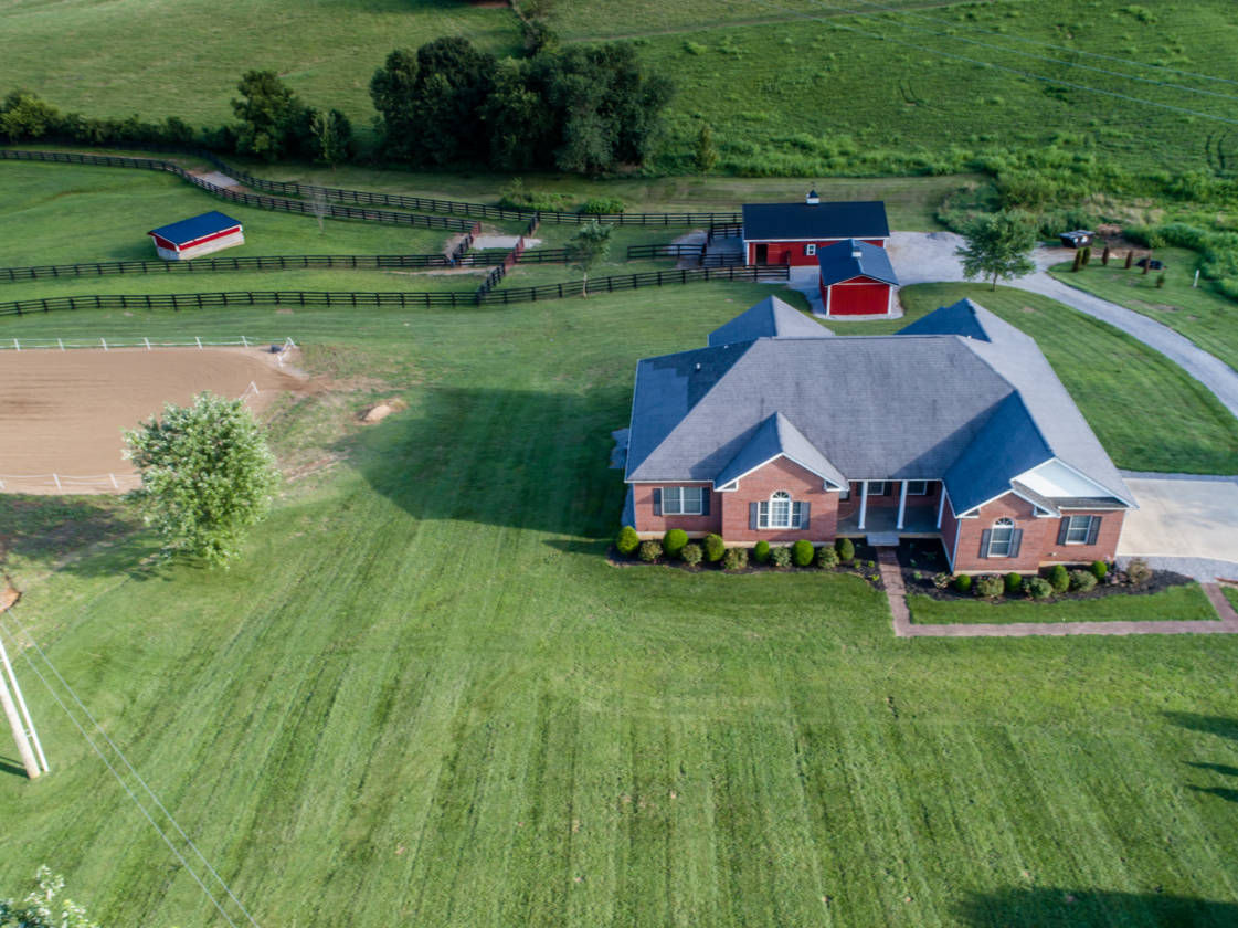 10 acre mini farm located minutes from Kentucky Horse Park Stamping