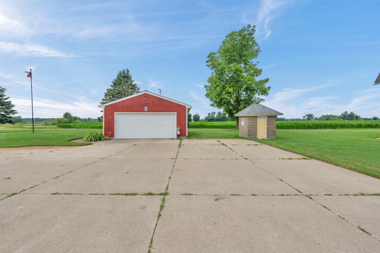 Home and Equestrian Farm on 10 Acres - photo 16
