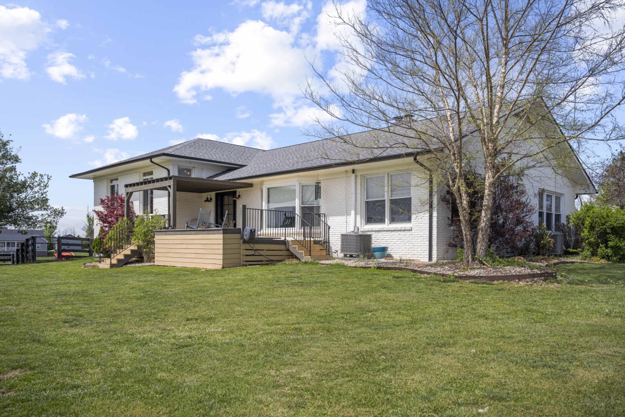 Full Remodeled Home w/6.6 Acres, 1 Mi from Bypass - photo 29
