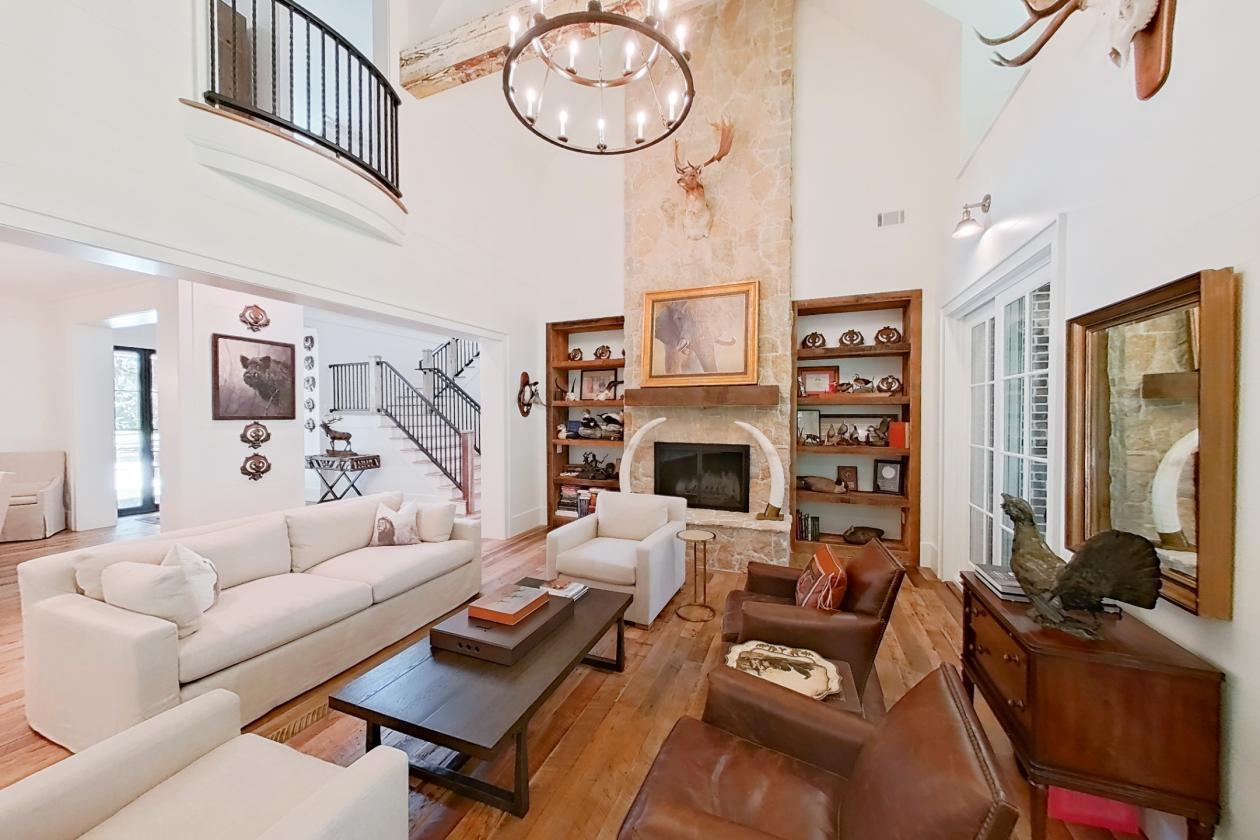 ONE-OF-A-KIND HOME IN EQUESTRIAN COMMUNITY - photo 5