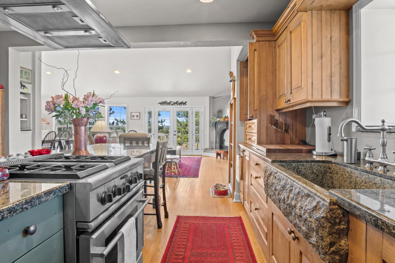 Exceptional Equestrian Estate With Indoor Arena - photo 8