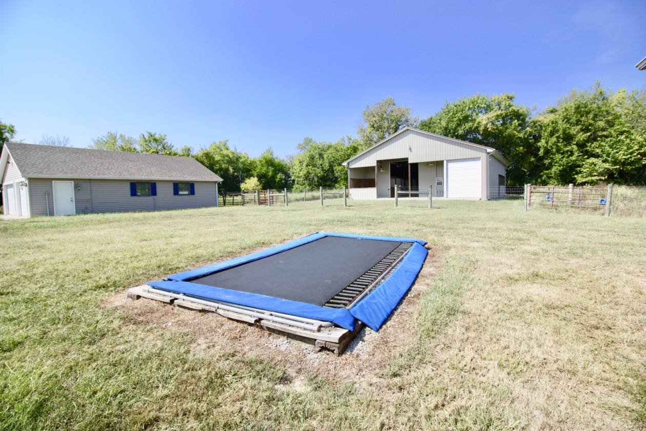 Luxury MiniFarm with 9.7 Acres and 5Stall Horse Barn Danville, Boyle County, Kentucky