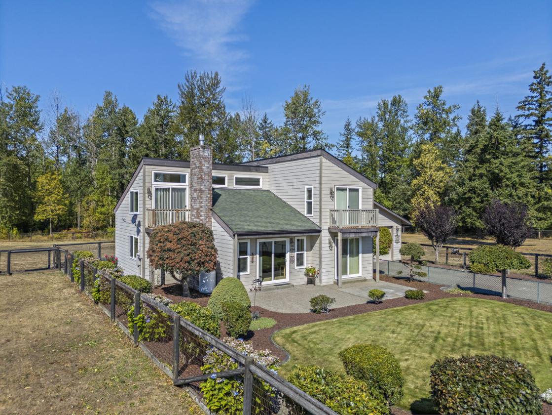 Endless Opportunities on over 5.5 acres - photo 2